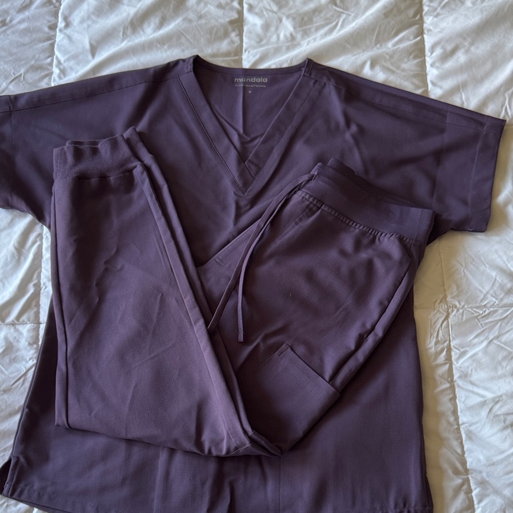 Mandala Purple (dewberry) Scrub Set, medium